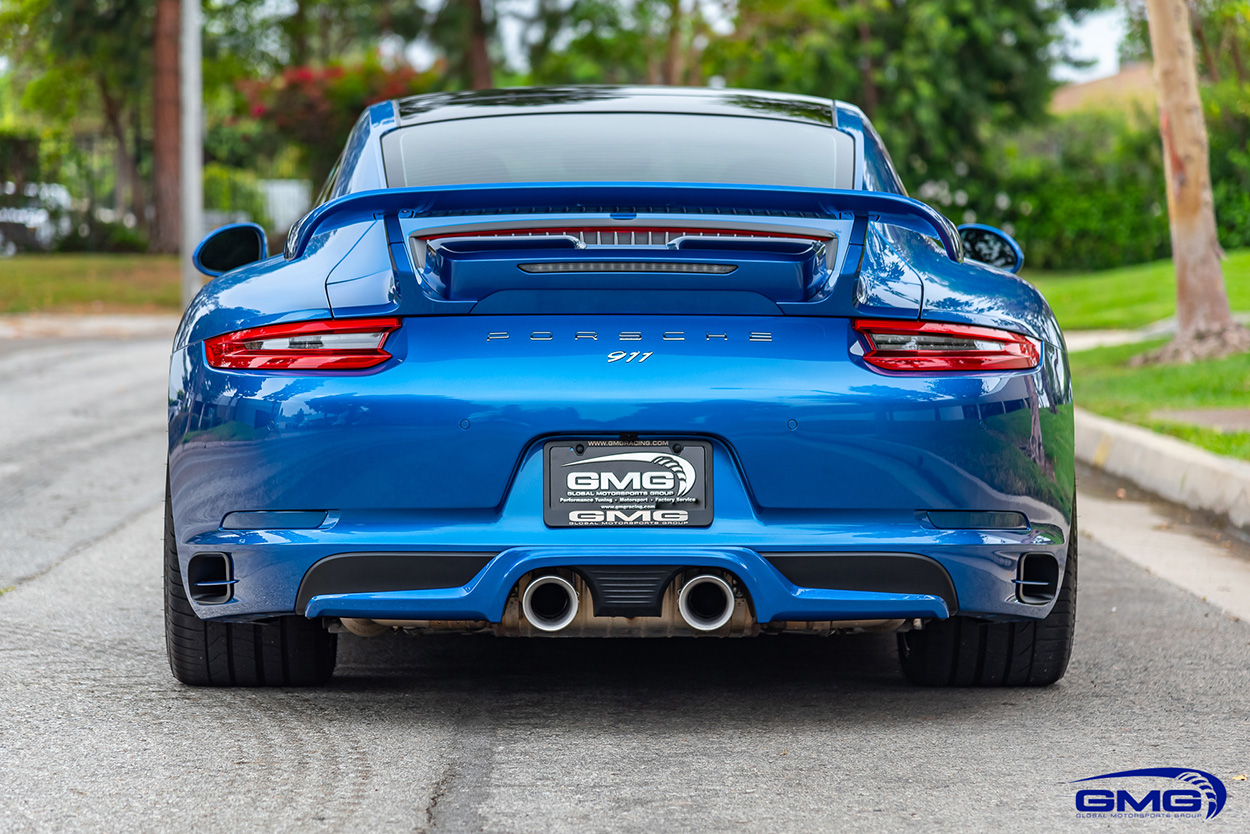 blue porsche car